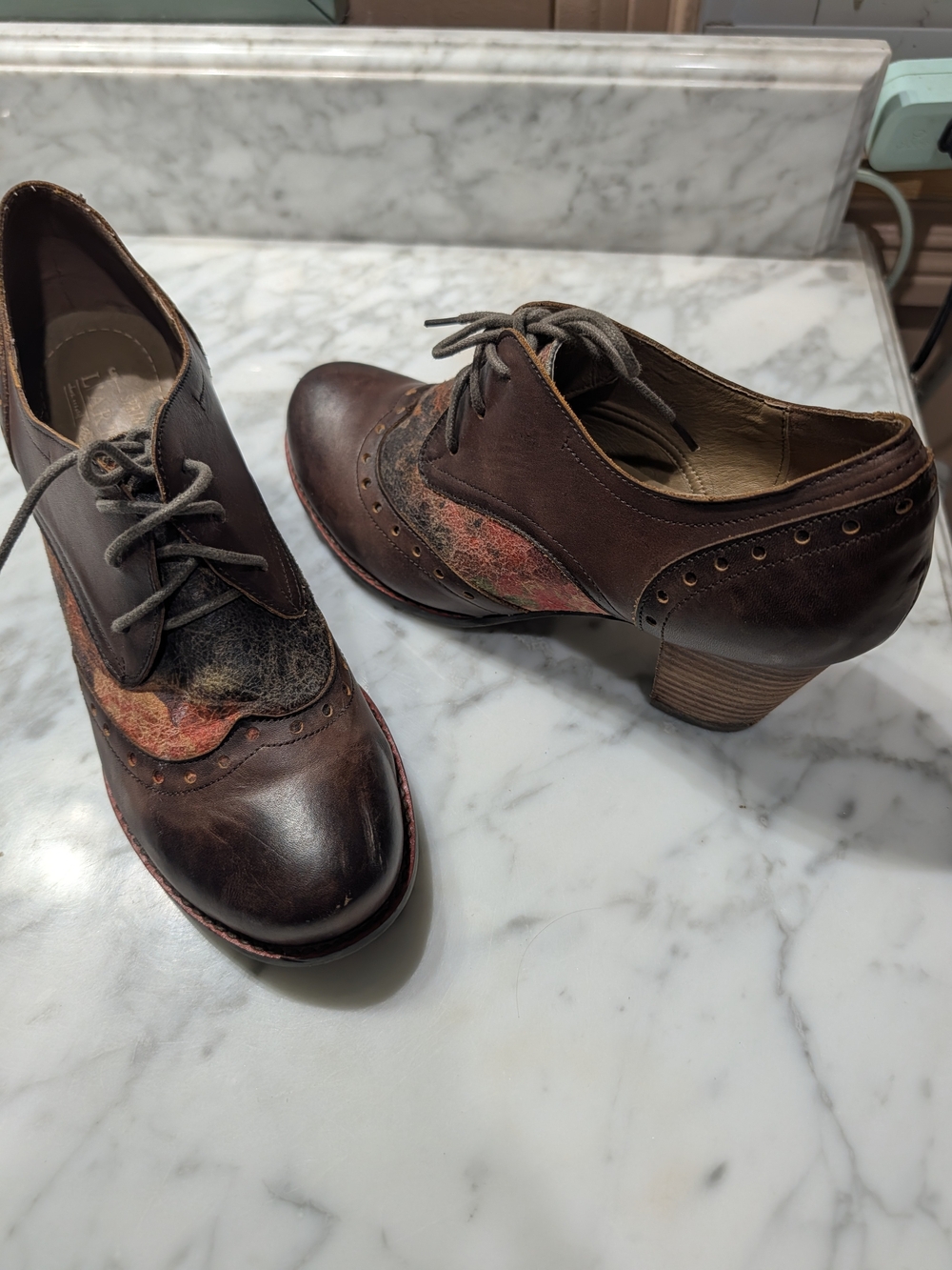Women's Brown Leather Lace-Up Heeled Oxford with Rust Accent